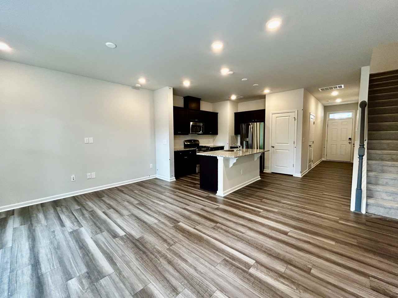 172 Paramount Dr - Photo 3 of 5