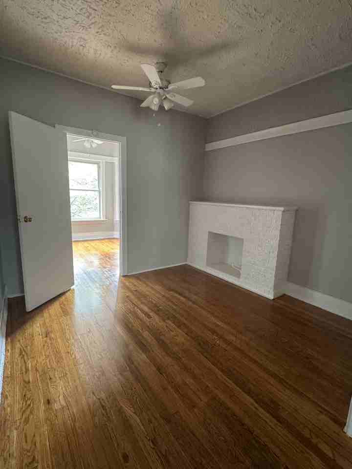 6572 N Lakewood Ave #3 - Photo 3 of 12