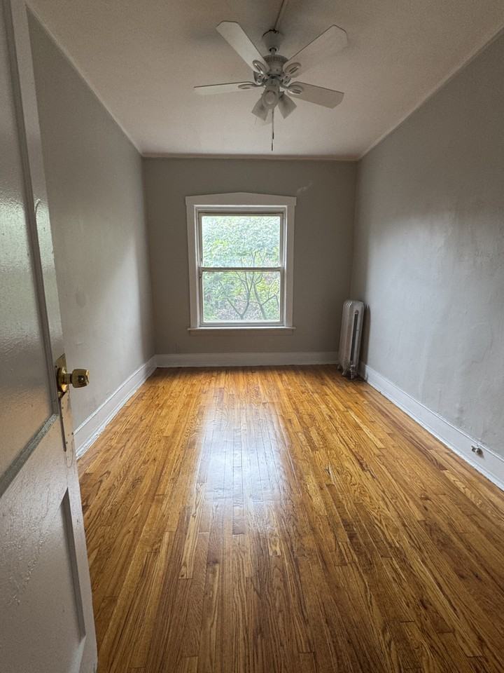 6572 N Lakewood Ave #3 - Photo 7 of 12