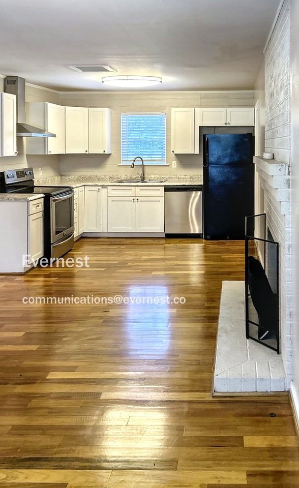 2365 Blecker Dr - Photo 2 of 9