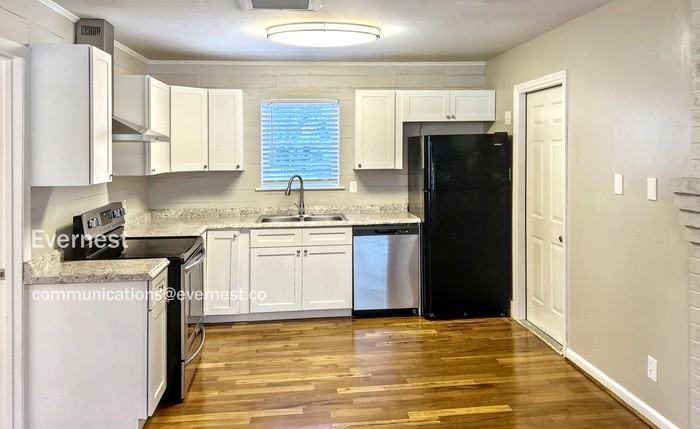 2365 Blecker Dr - Photo 3 of 9