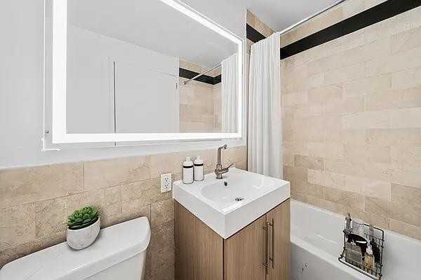 1 2 west st #3406 - Photo 4 of 9