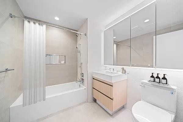 Battery Pl #1820 - Photo 4 of 10