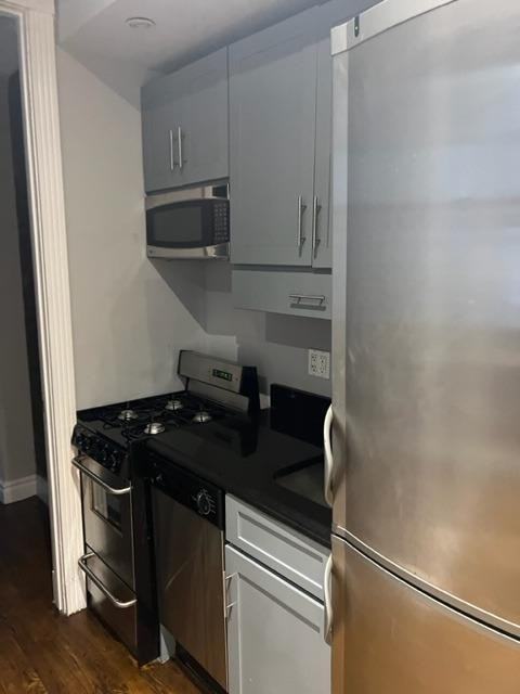 E 13th St #1C - Photo 2 of 6