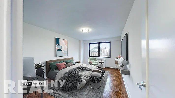 E 16th St #3L - Photo 2 of 7