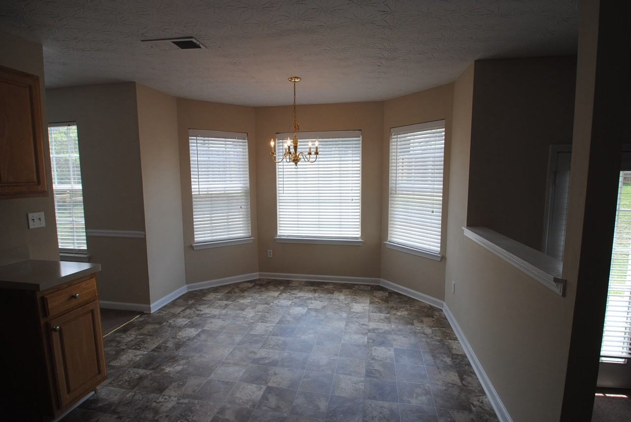 1050 Ivey Ln - Photo 3 of 13