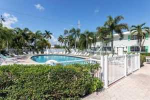 featured image of 1821 Ne 62nd St #327