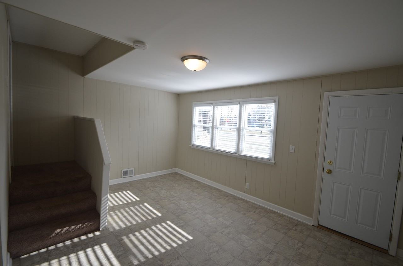 1058 E 50th St - Photo 2 of 10