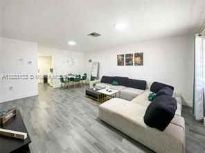 1050 Nw 103rd St - Photo 2 of 3