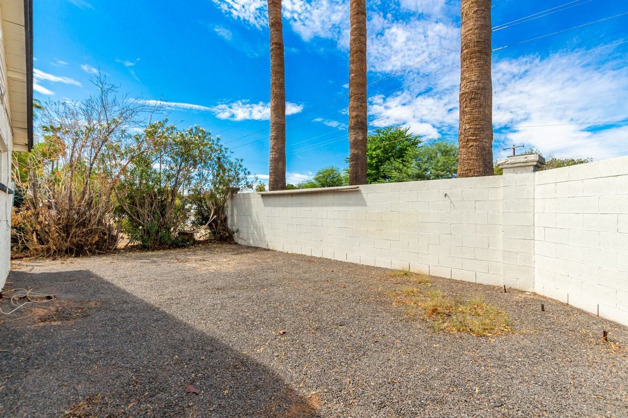 3133 N 36th St - Photo 2 of 34