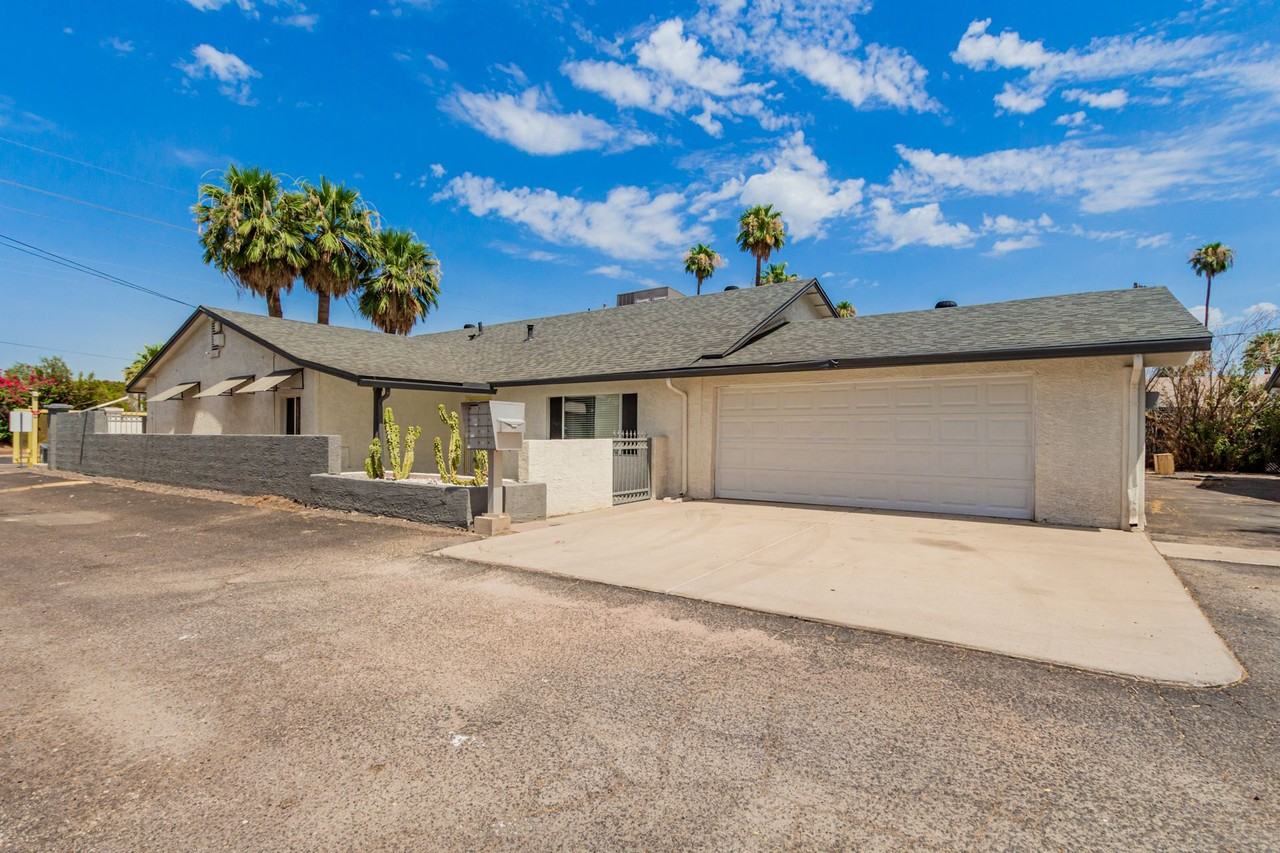 3133 N 36th St - Photo 3 of 34