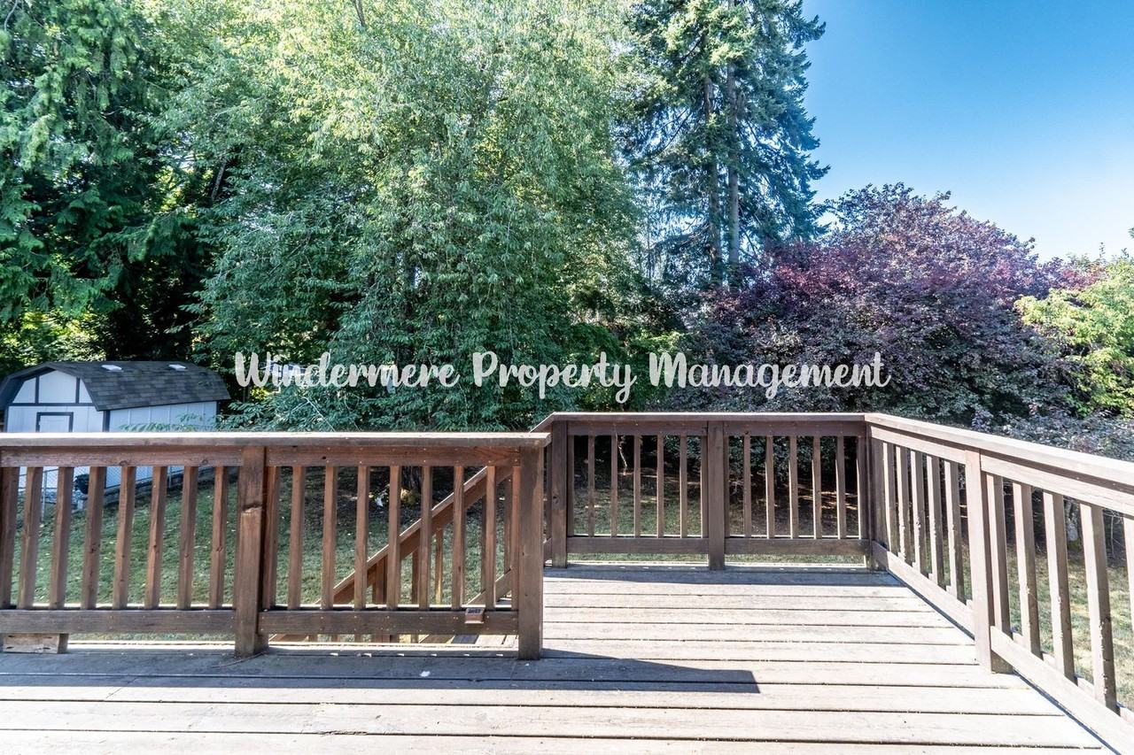 2865 Aegean Blvd Ne - Photo 3 of 27