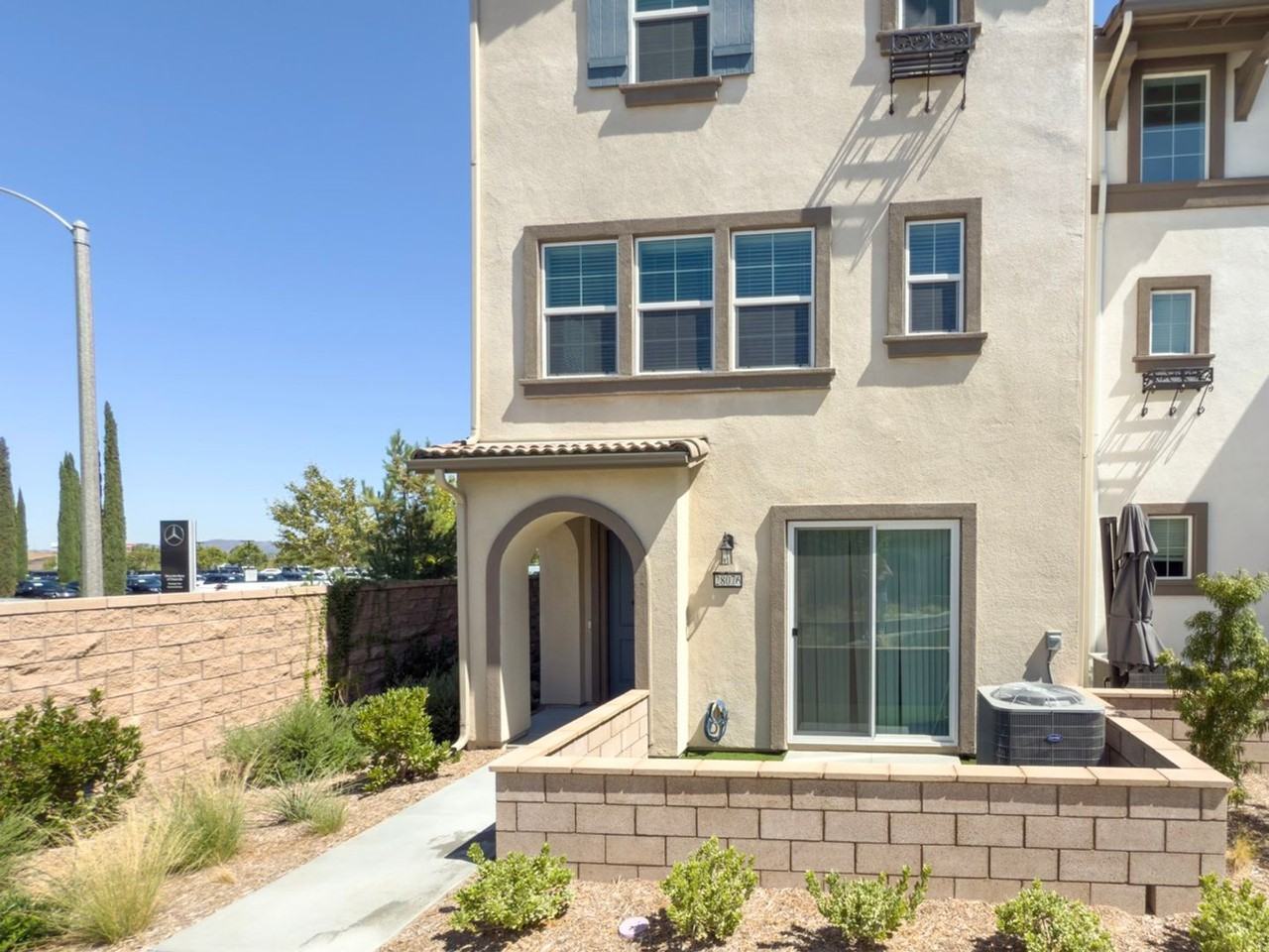 28076 Melrose Dr - Photo 3 of 50