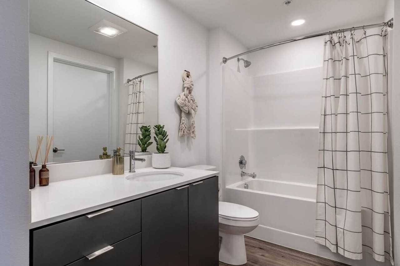 1378 Nw 18th Ave #1280508P - Photo 4 of 8