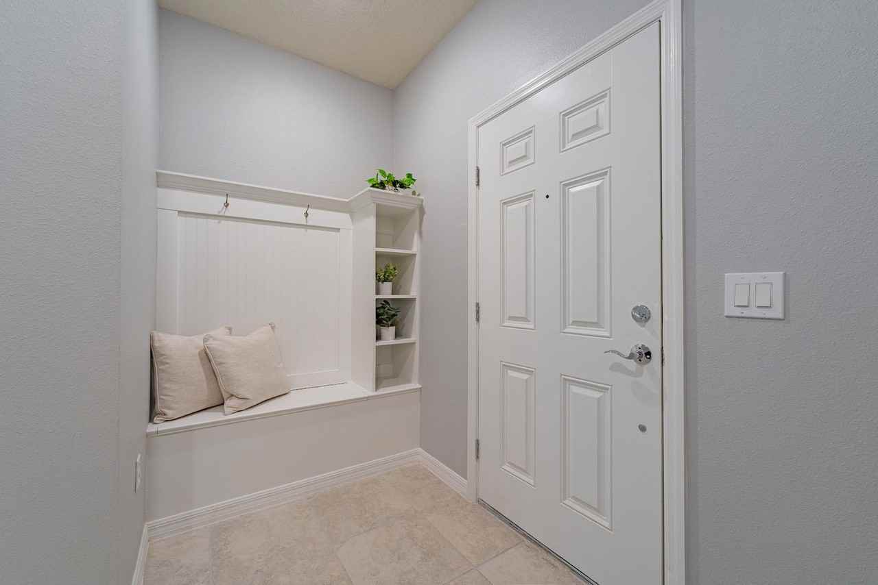 886 Paradise Dr #1280974P - Photo 3 of 50