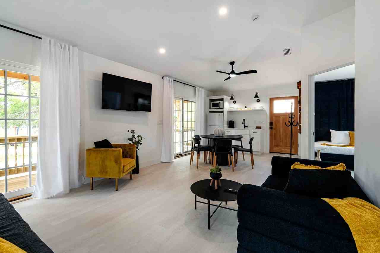 28 West Castillo Drive - Photo 4 of 62