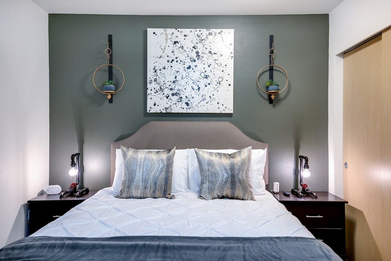 2821 Beacon Ave S #1284570P - Photo 2 of 16