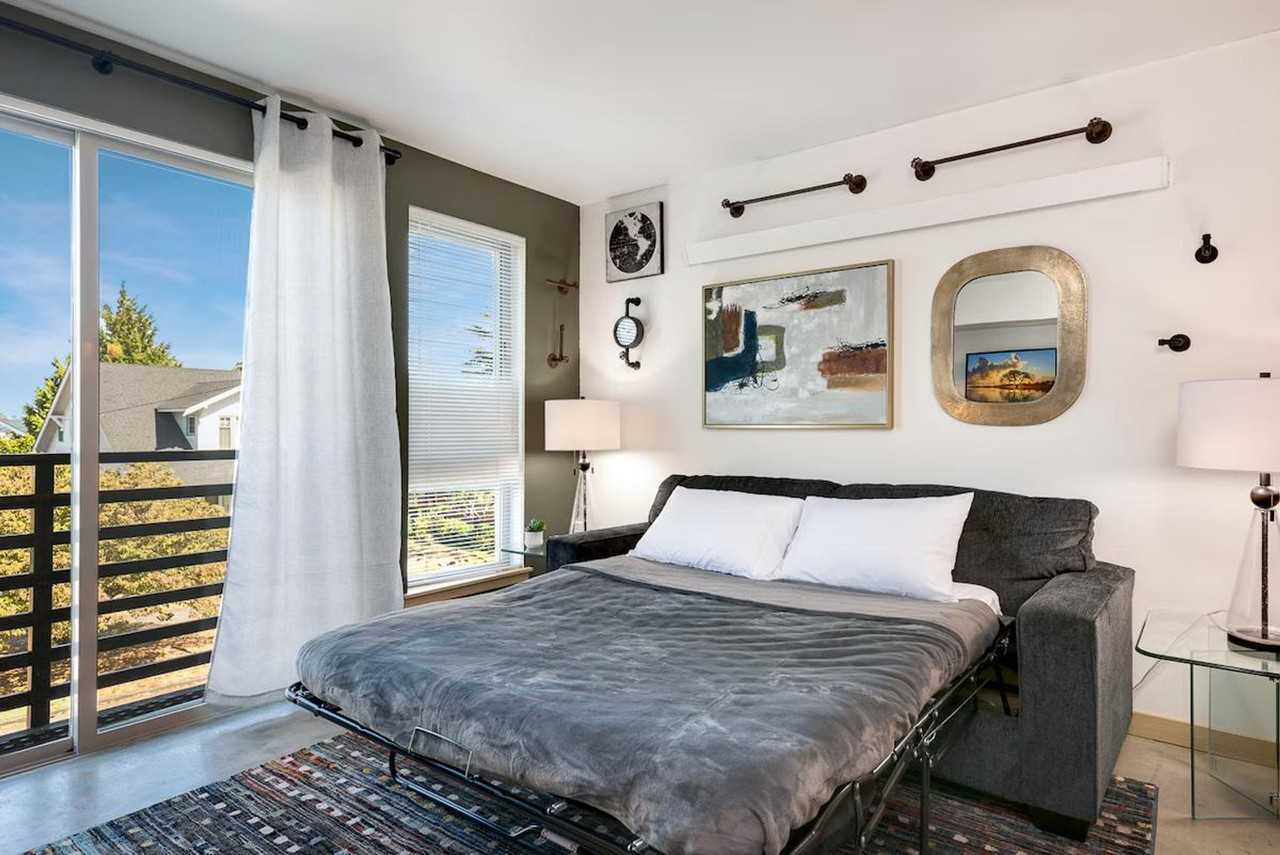 2821 Beacon Ave S #1284570P - Photo 6 of 16