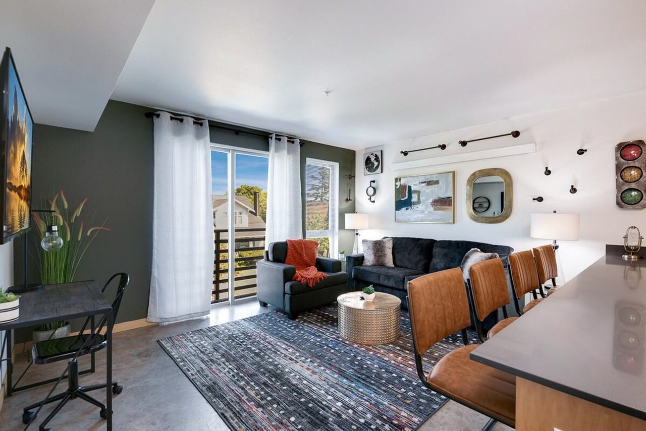 2821 Beacon Ave S #1284570P - Photo 7 of 16