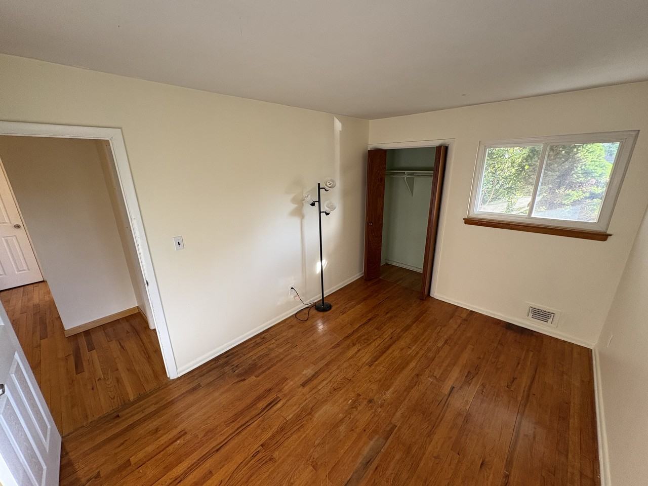 21 Rita Crescent - Photo 3 of 16