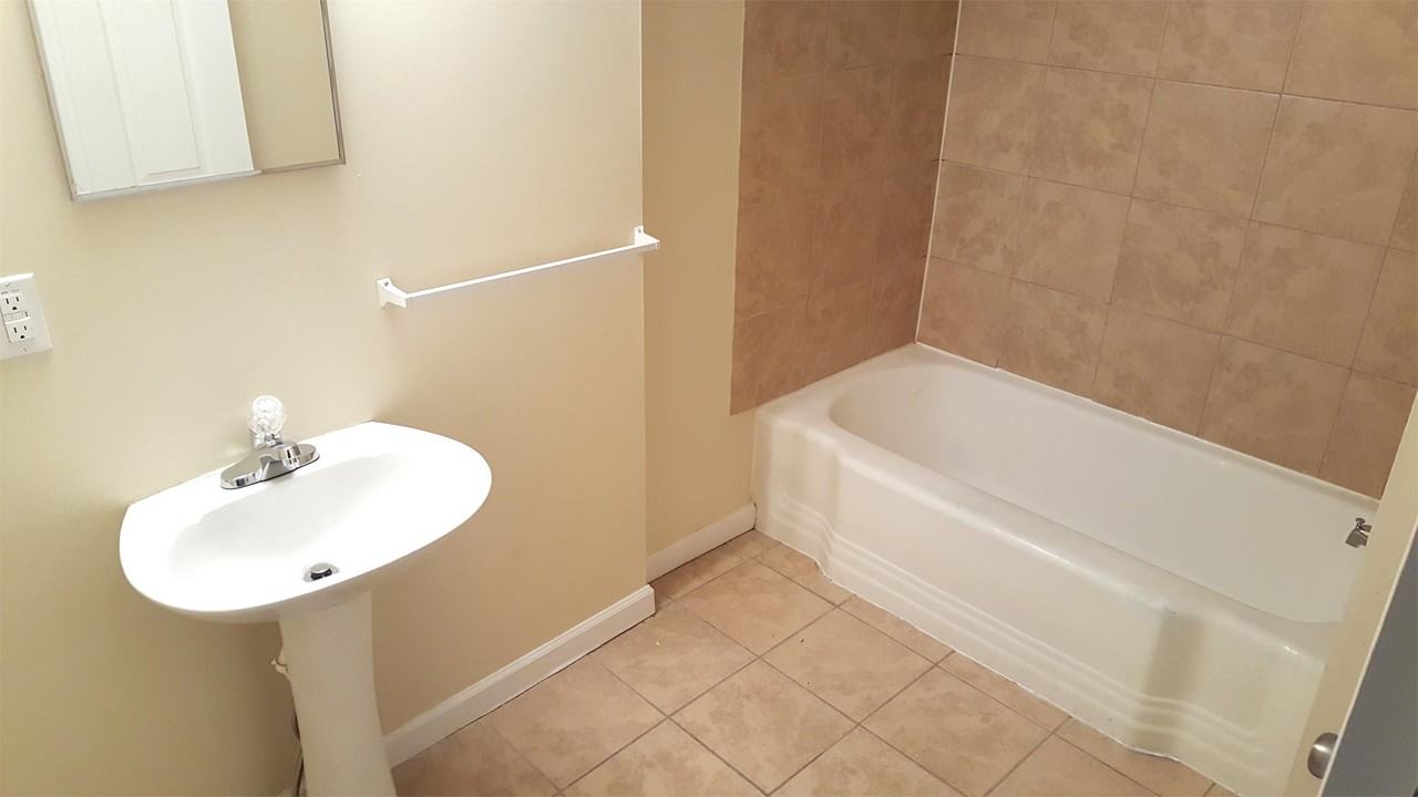 103 Washington St - Photo 2 of 9