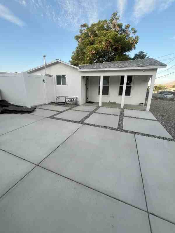 295 E Barbour St - Photo 2 of 7