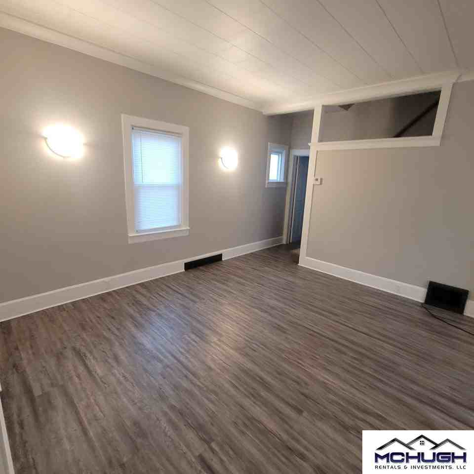 215 W Quincy St - Photo 2 of 17