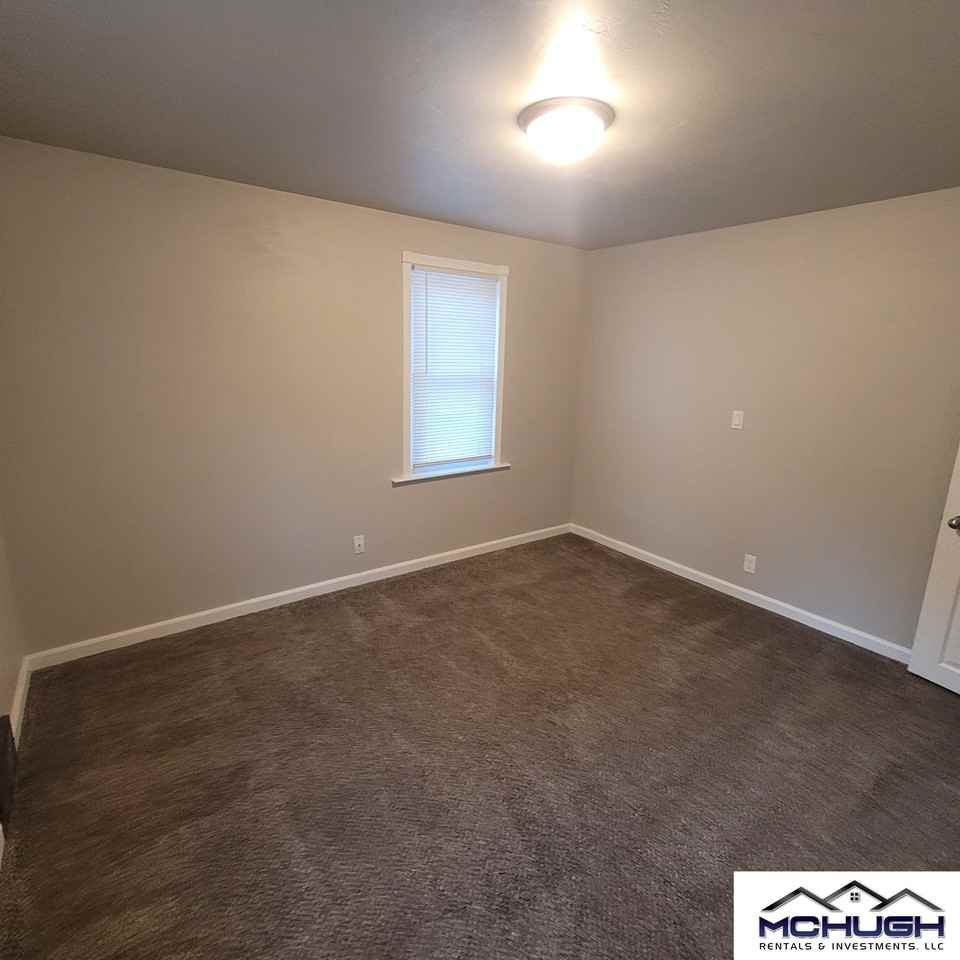 215 W Quincy St - Photo 3 of 17