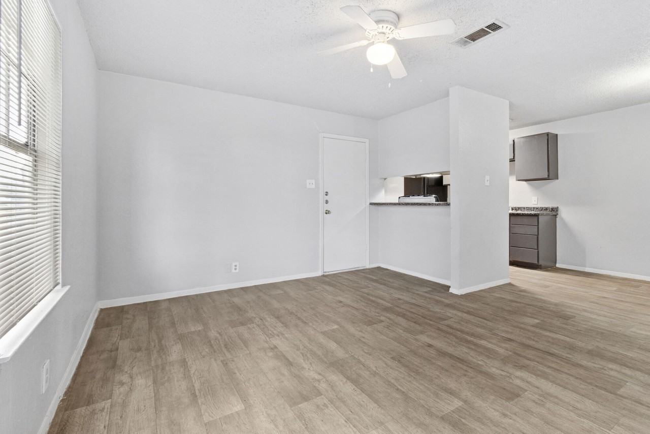 Arbors Of Taylor - Photo 2 of 29