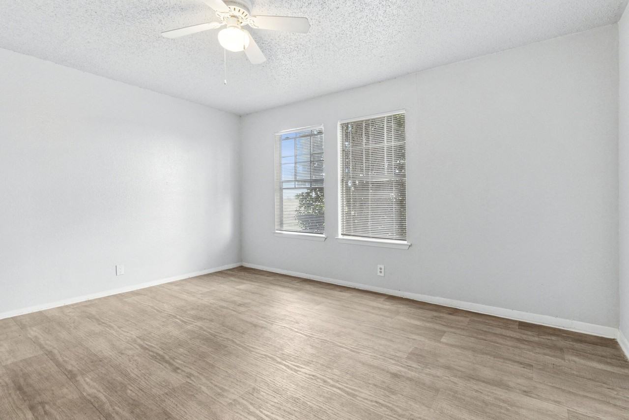 Arbors Of Taylor - Photo 4 of 29