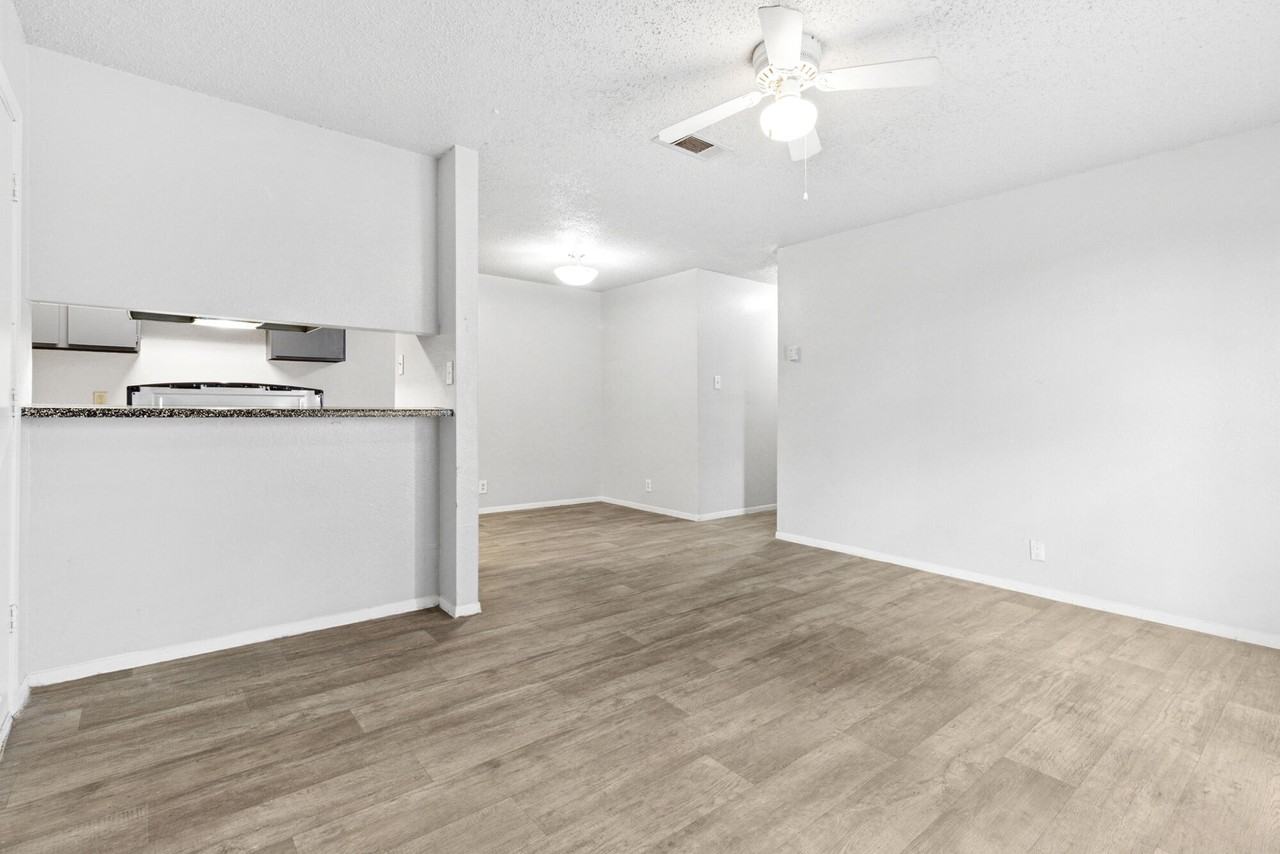 Arbors Of Taylor - Photo 5 of 29