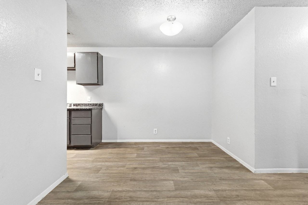 Arbors Of Taylor - Photo 6 of 29