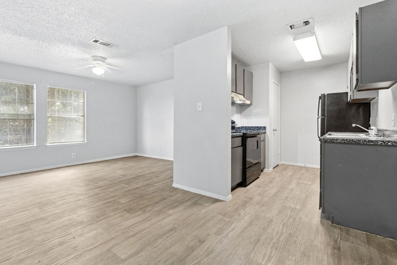 Arbors Of Taylor - Photo 7 of 29