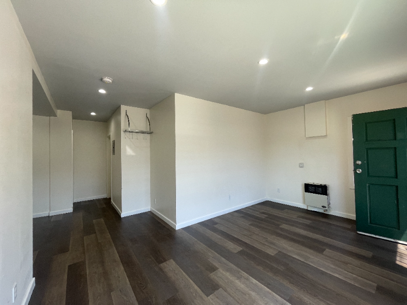 2033 E 4th St #2 - Photo 3 of 11