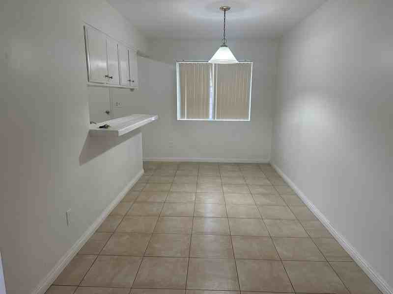 5136 1/4 Clara St - Photo 6 of 17