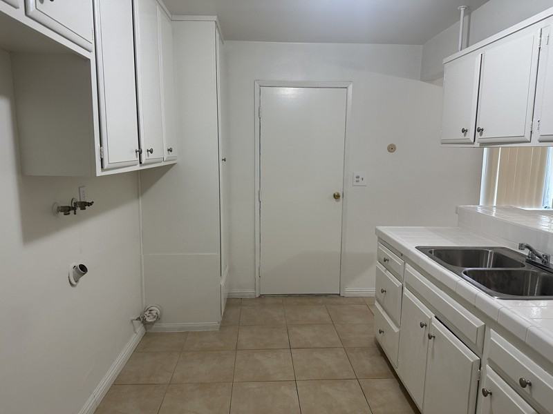 5136 1/4 Clara St - Photo 7 of 17