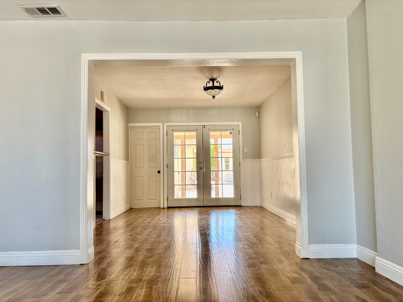 706 W Grand Blvd - Photo 2 of 10