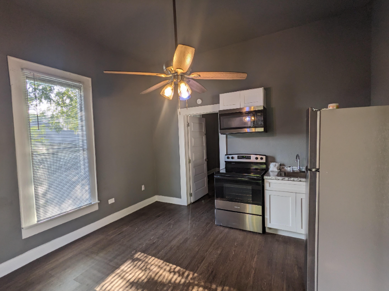 225 W Monterey St #A - Photo 3 of 11