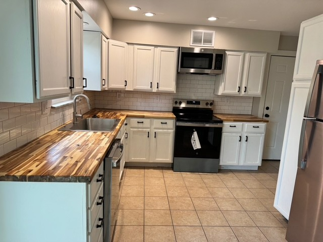 8479 Northport Dr - Photo 3 of 10