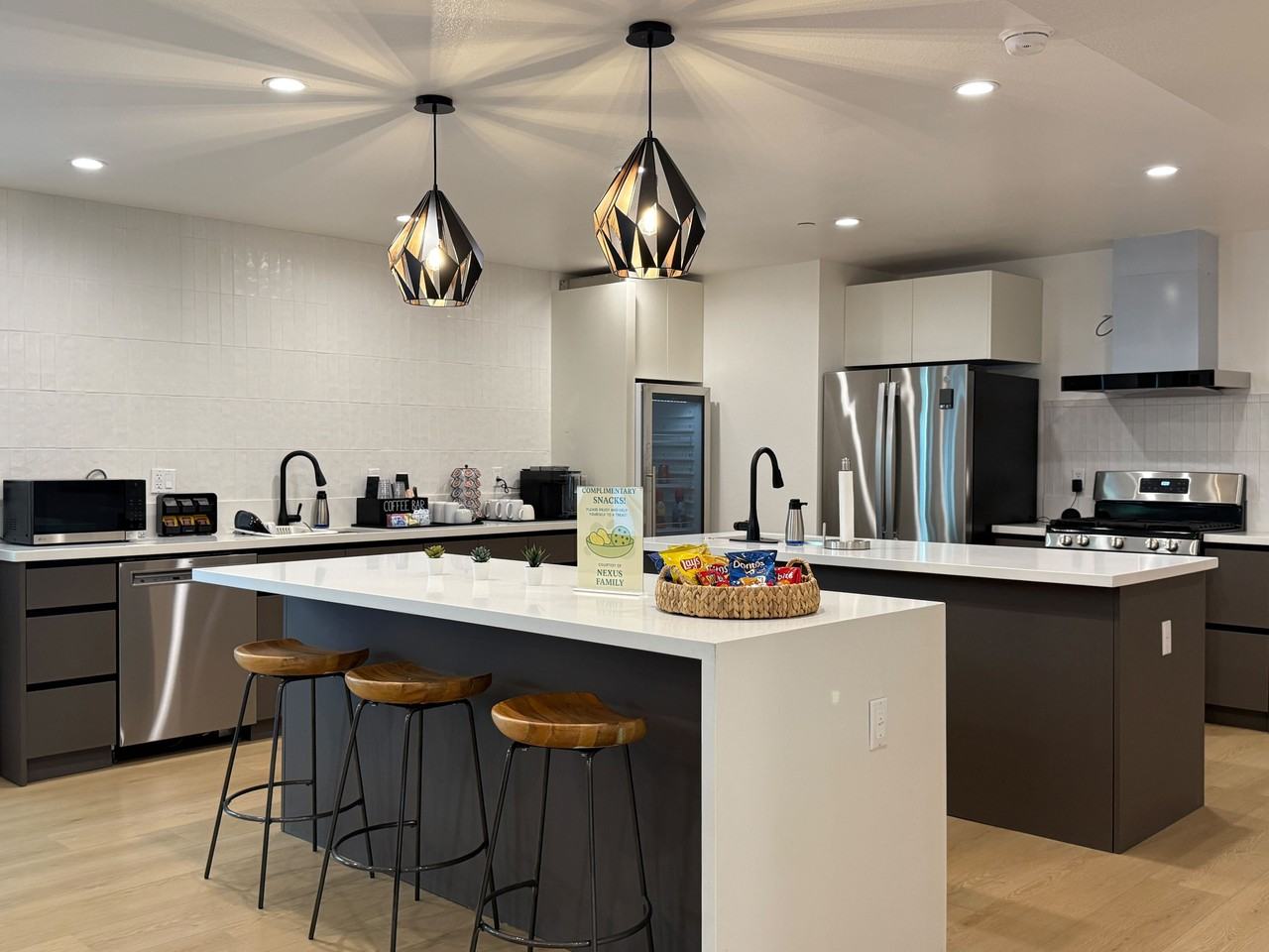 1929 North Commonwealth Avenue ##315 - Photo 3 of 20