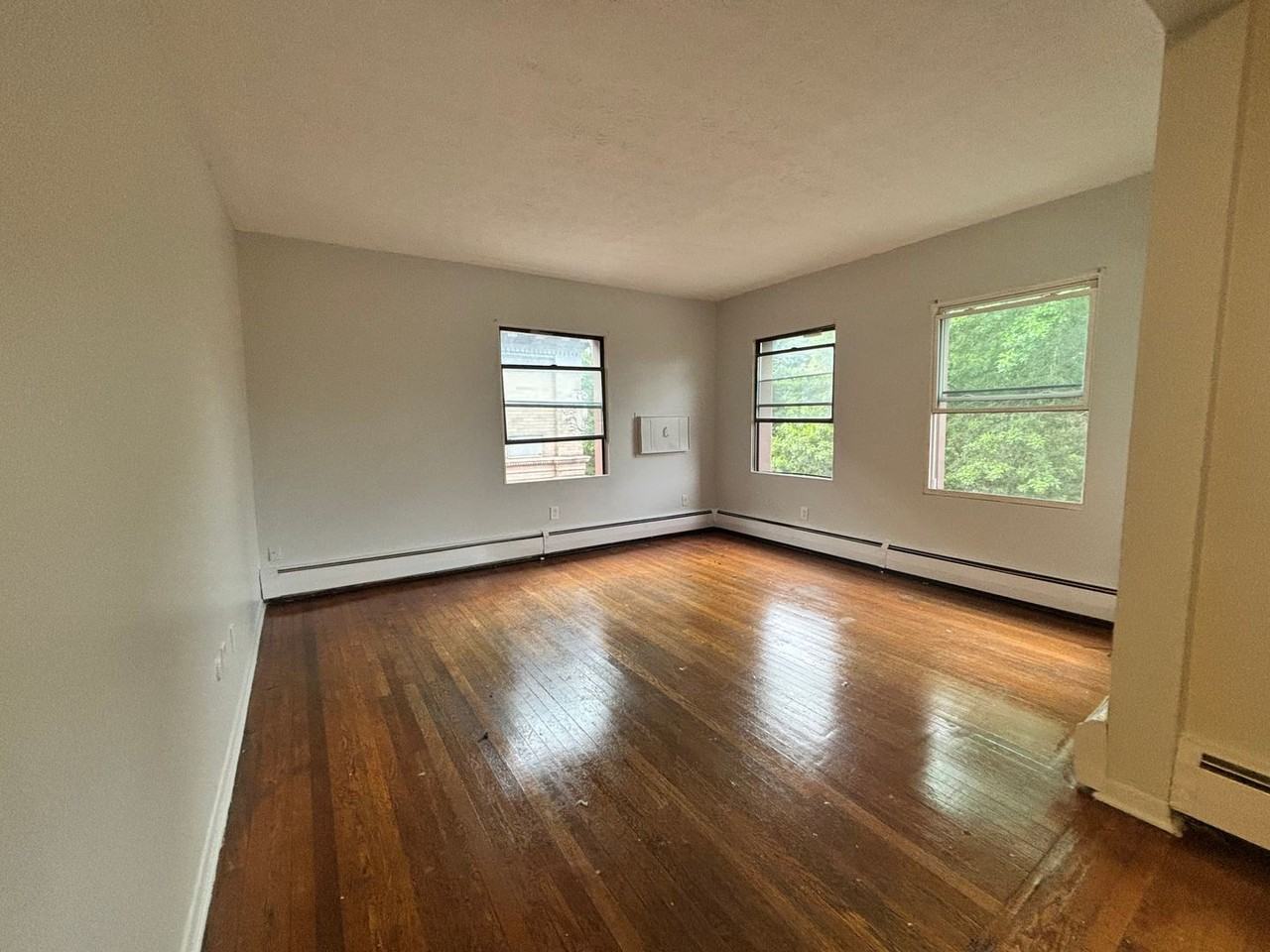 1089 Worthington St - Photo 2 of 9