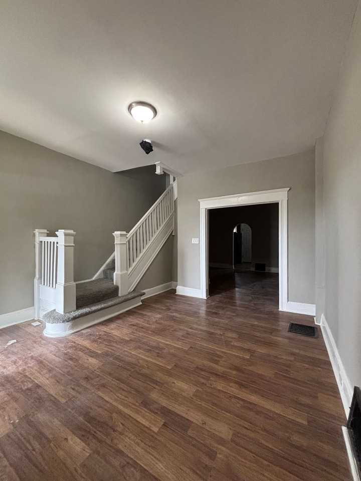 3023 W Belvedere Ave - Photo 4 of 7