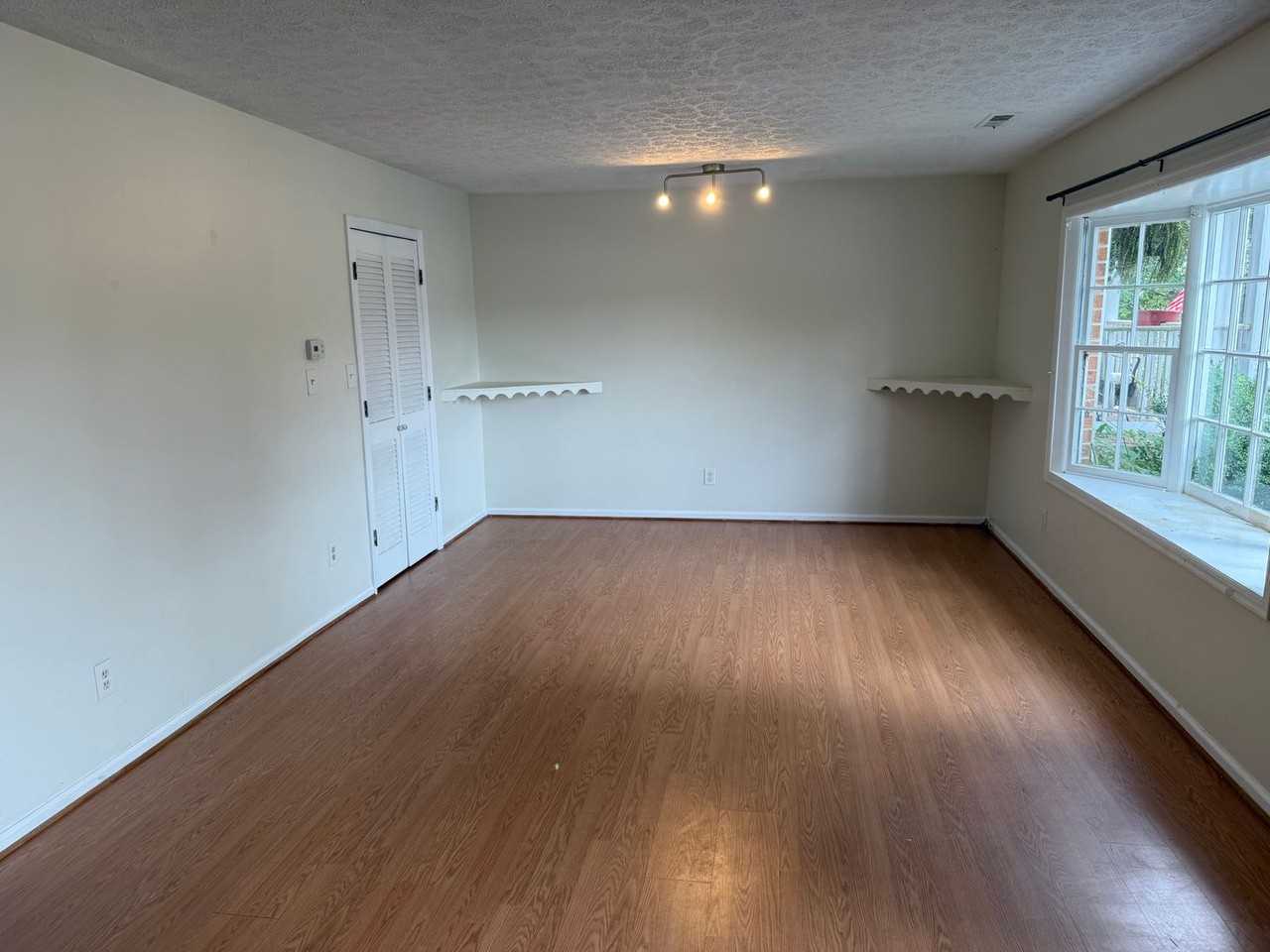 1419 Tunbridge Rd - Photo 2 of 10