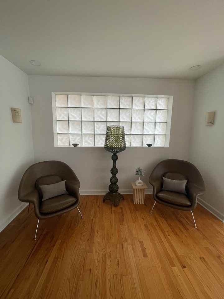 6825 S Crandon Ave #2 - Photo 2 of 4