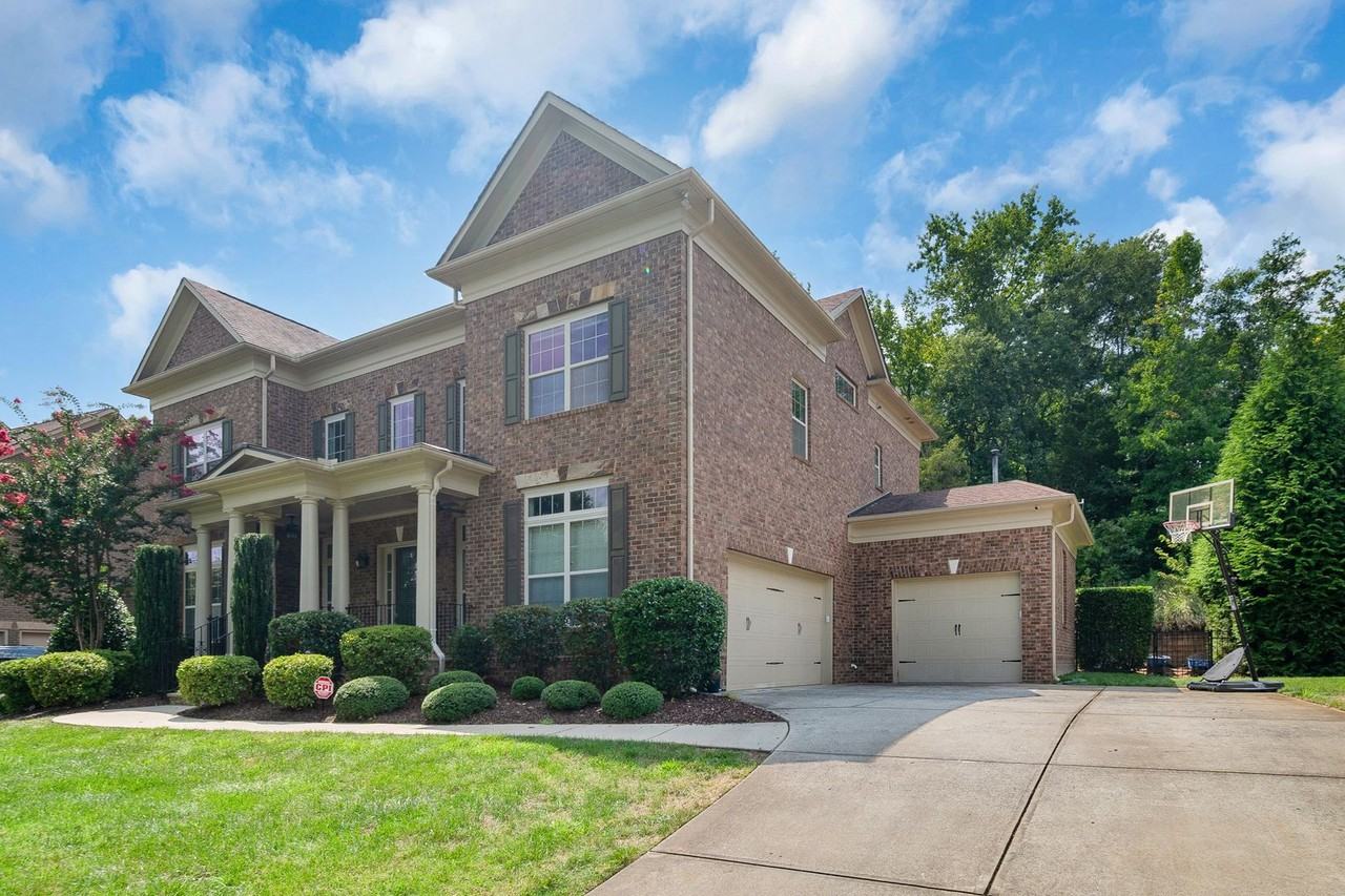 16056 Reynolds Dr - Photo 3 of 50