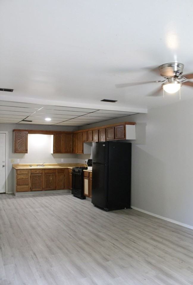 912 N Walnut St #12 - Photo 3 of 3