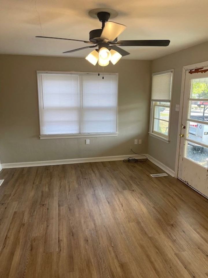 1237 Durbin St - Photo 3 of 5