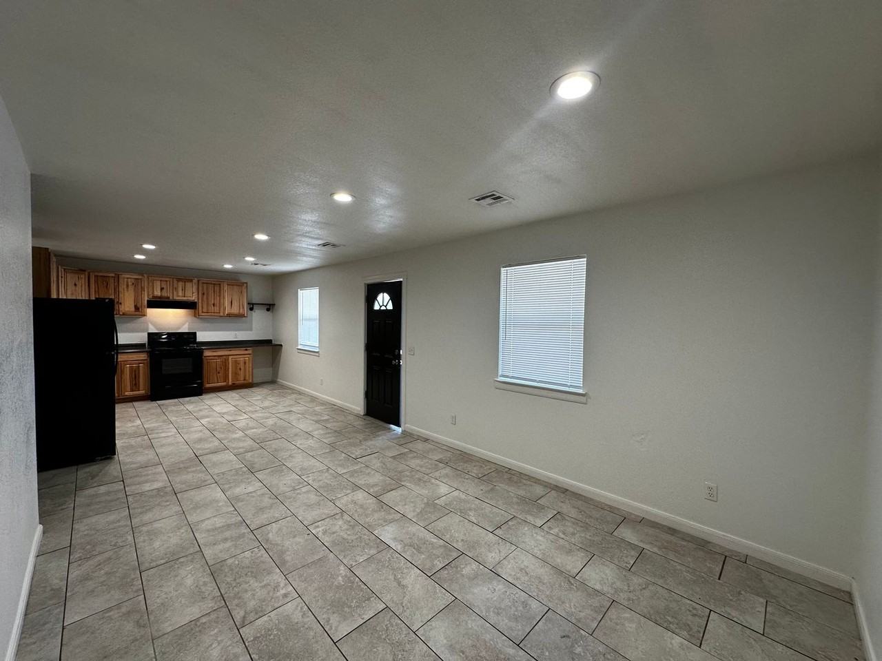 109 W Monroe St - Photo 3 of 9