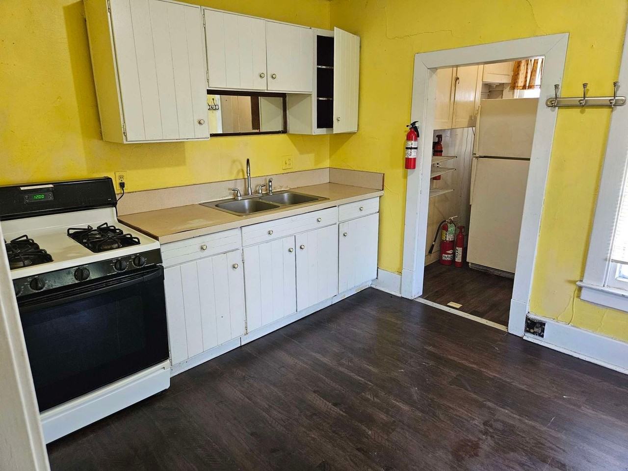 109 East Stewart Road - Photo 2 of 26