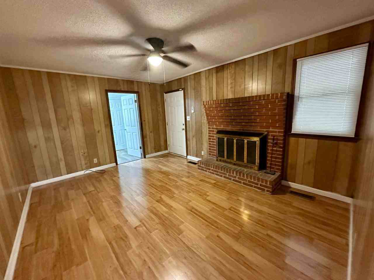 1320 Wells Rd - Photo 5 of 11